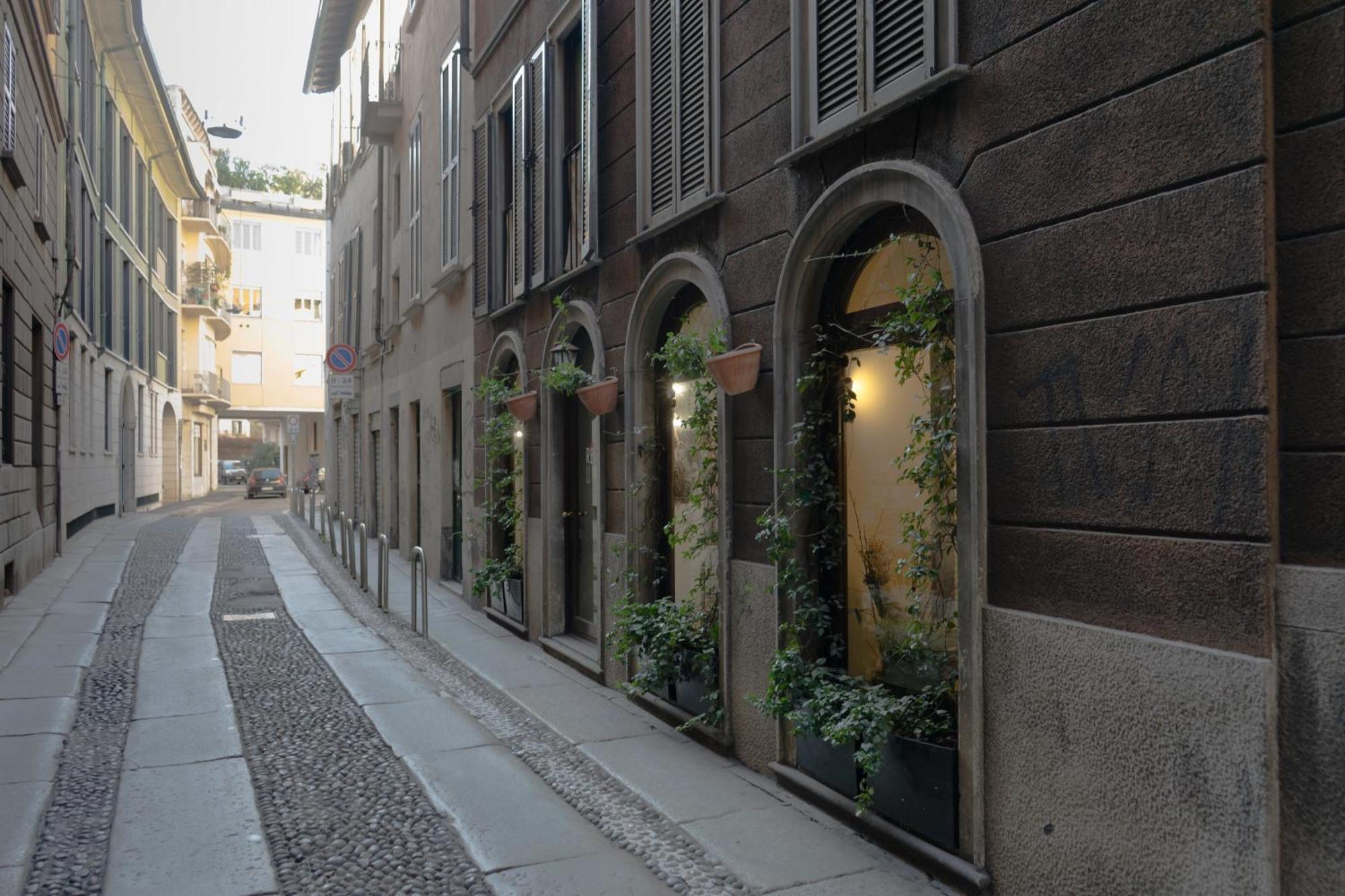 Disciplini Apartment A 5 Min Dal Duomo Milan Bagian luar foto