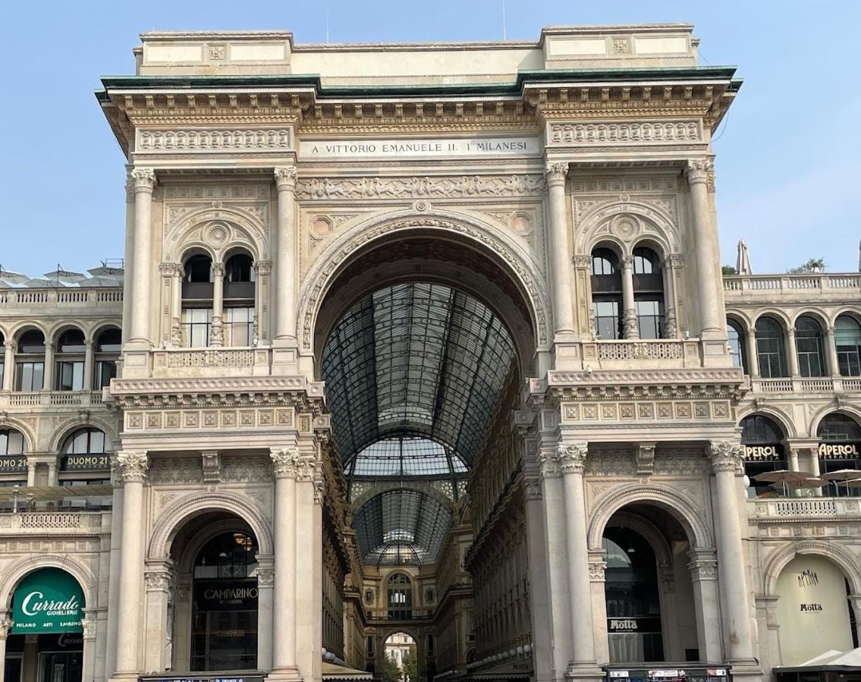 Disciplini Apartment A 5 Min Dal Duomo Milan Bagian luar foto